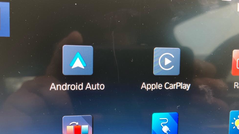 Apple Car Play & Android Auto