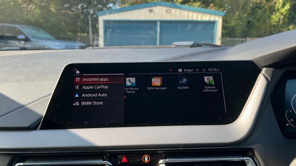 Apple Car Play & Android Auto