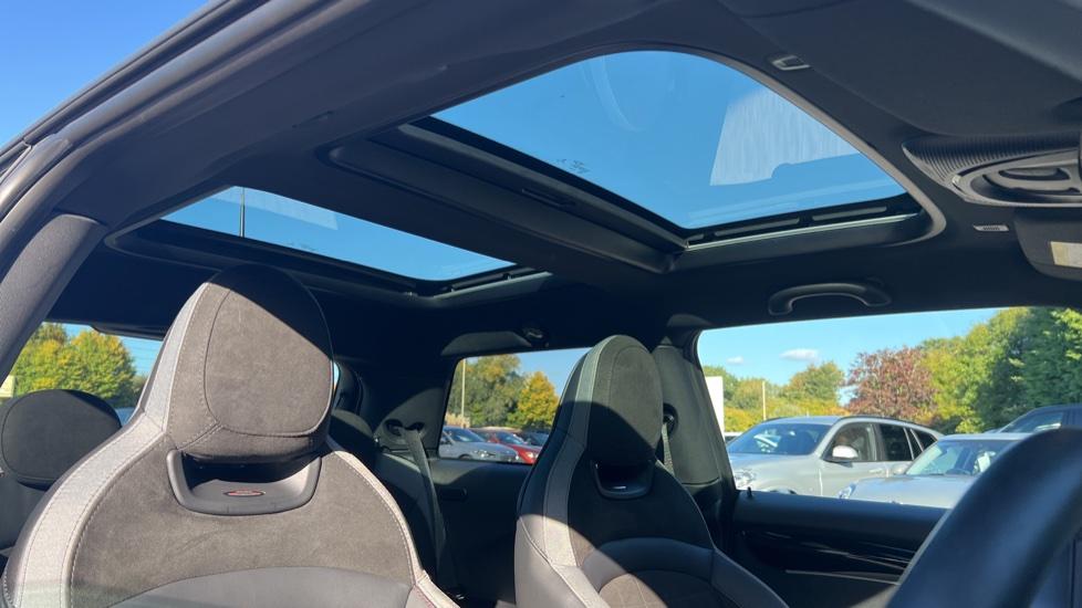 Panoramic Roof / Sunroof