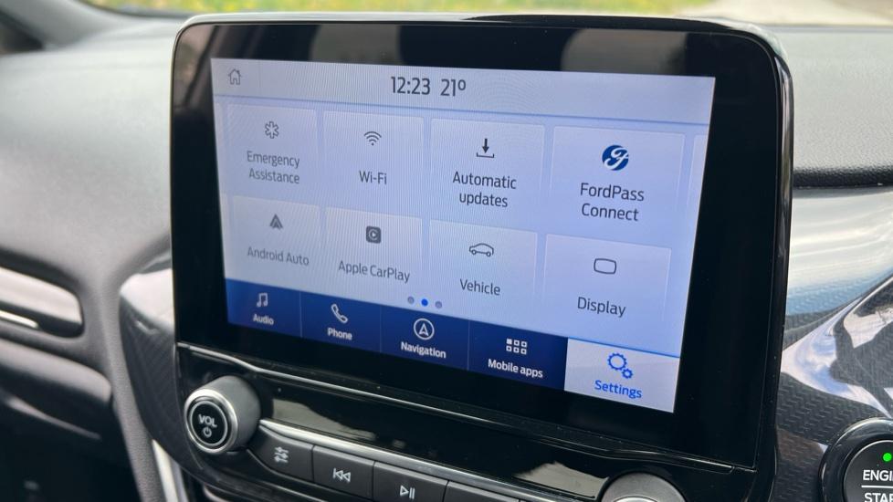 Apple Car Play & Android Auto