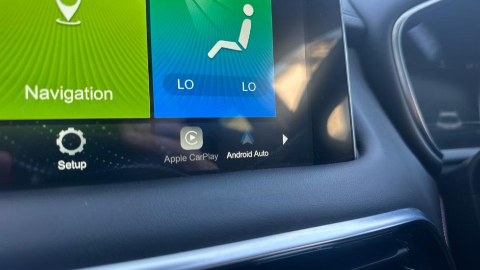 Apple Car Play & Android Auto