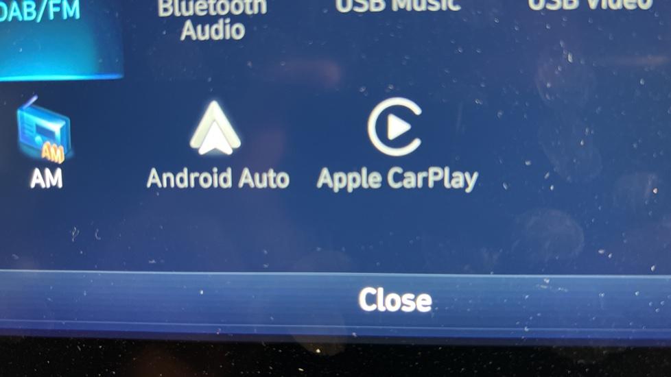 Apple CarPlay / Android Auto