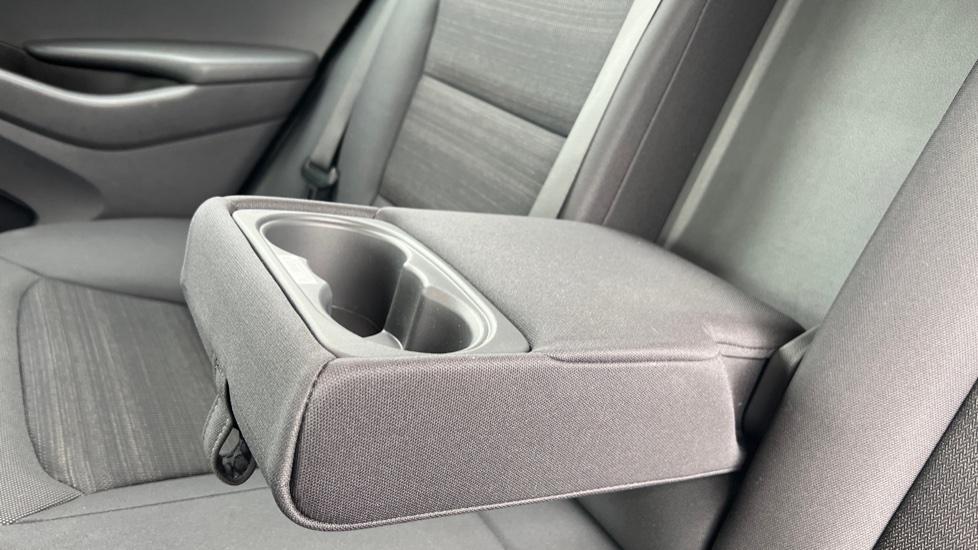 Rear Armrest/ Cup Holder