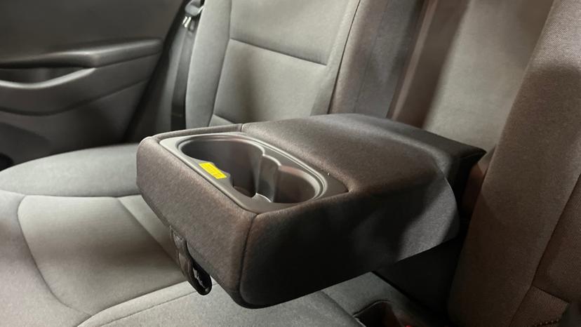 Rear Armrest/ Cup Holder