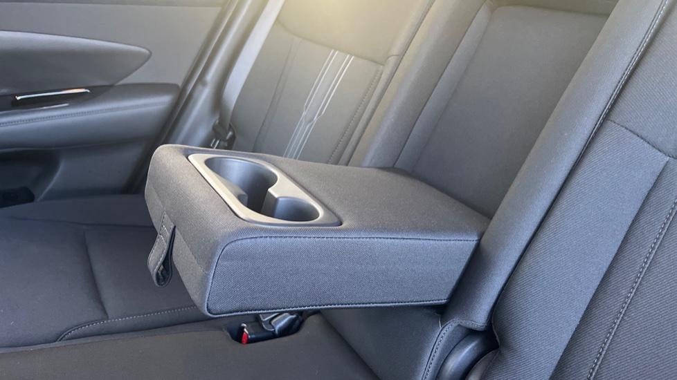 Rear Armrest/ Cup Holder