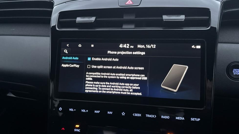 Apple Car Play & Android Auto