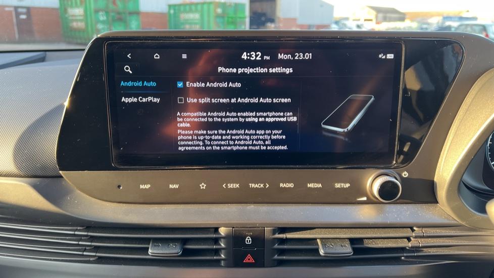 Apple CarPlay / Android Auto