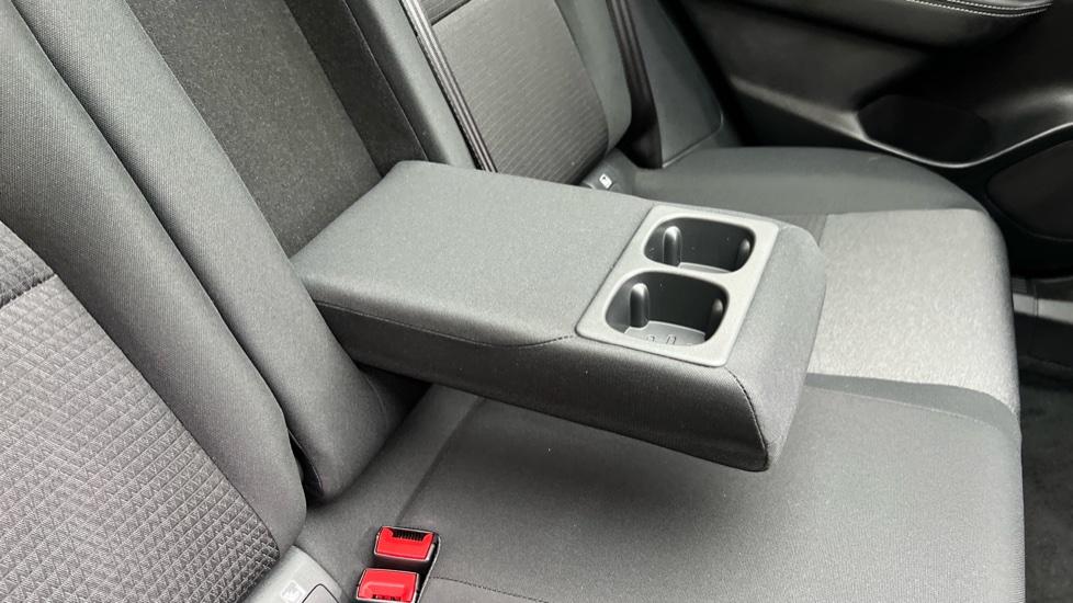 Rear Armrest/ Cup Holder