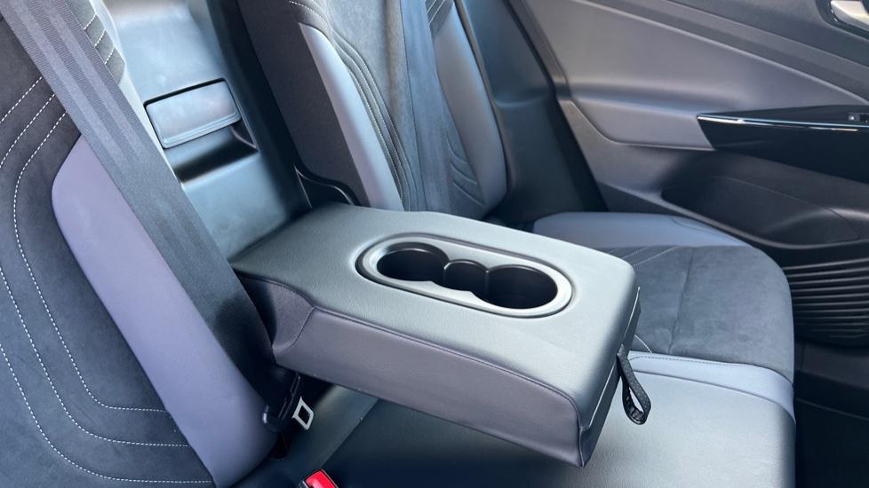 Rear Armrest/ Cup Holder