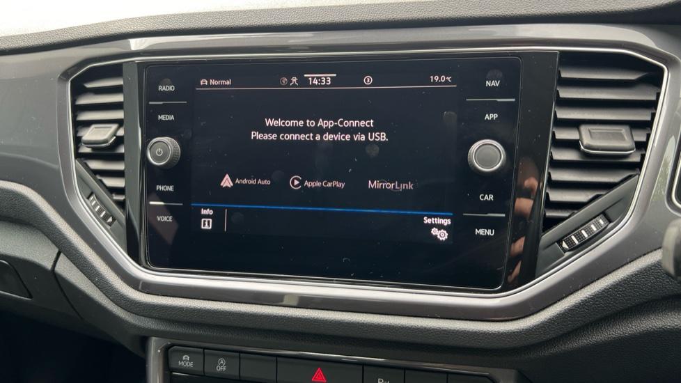 Apple Car Play & Android Auto