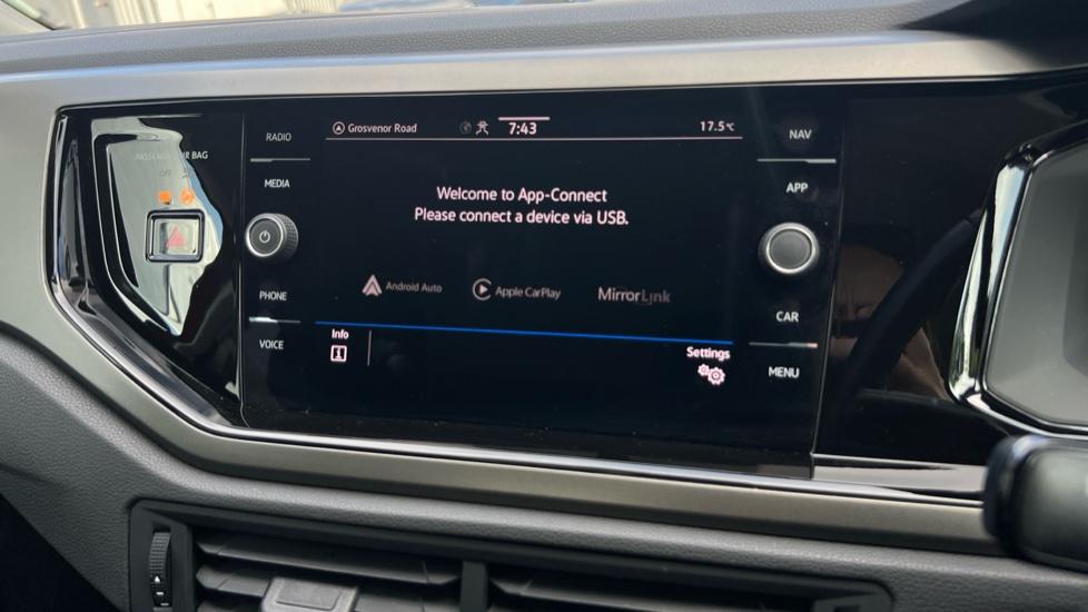 Apple Car Play & Android Auto