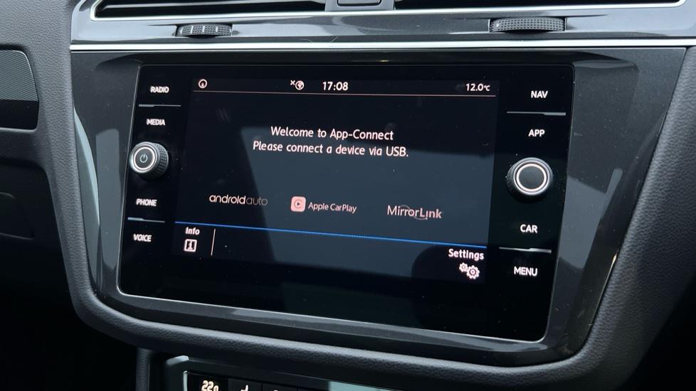 Apple Car Play & Android Auto