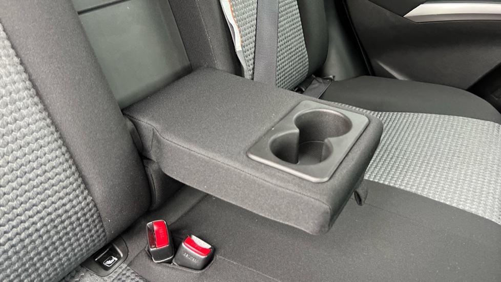 Rear Armrest/ Cup Holder