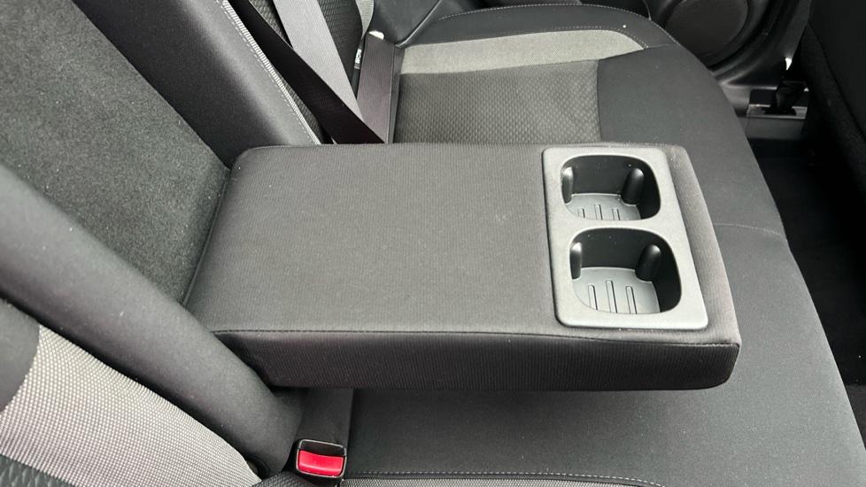 Rear Armrest/ Cup Holder