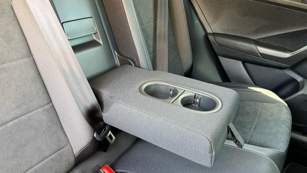 Rear Armrest/ Cup Holder