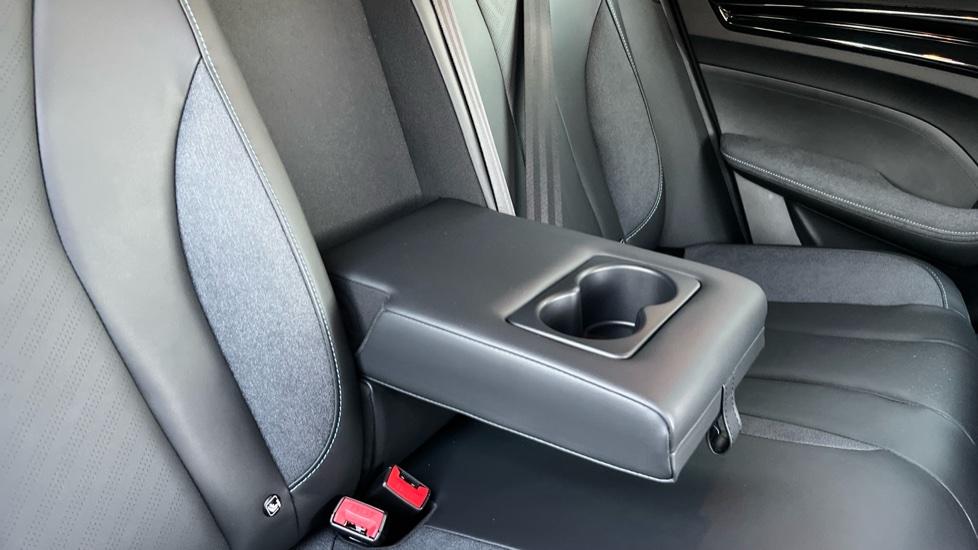 Rear Armrest/ Cup Holder