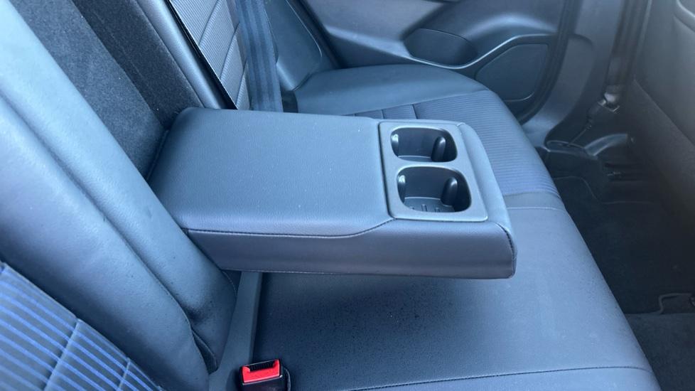 Rear Armrest/ Cup Holder