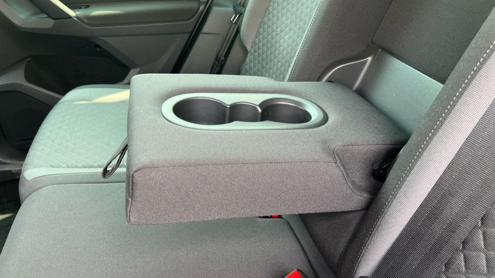 Rear Armrest/ Cup Holder