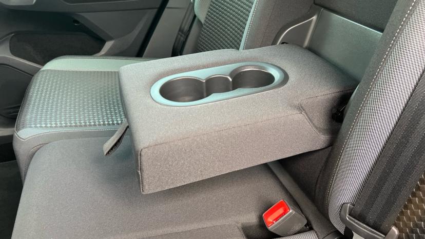 Rear Armrest/ Cup Holder