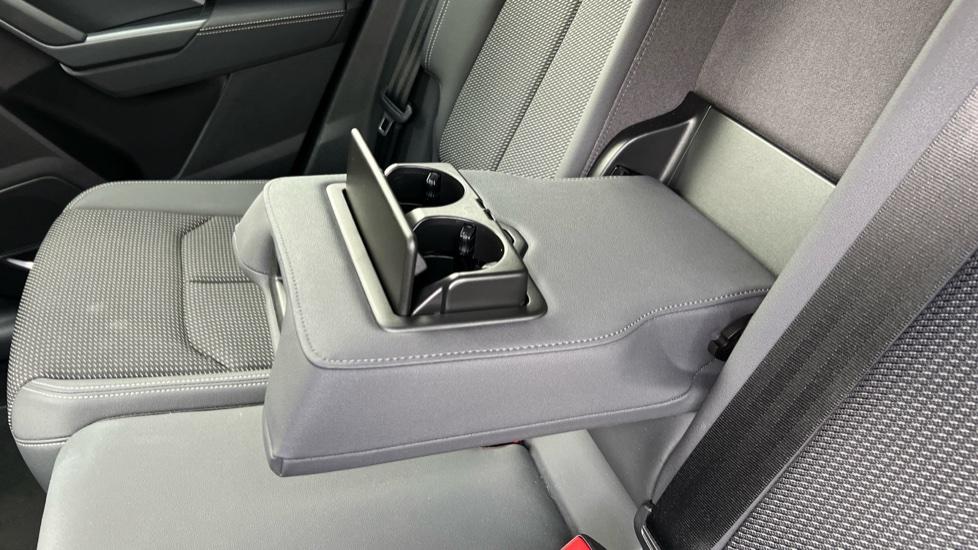 Rear Armrest/ Cup Holder