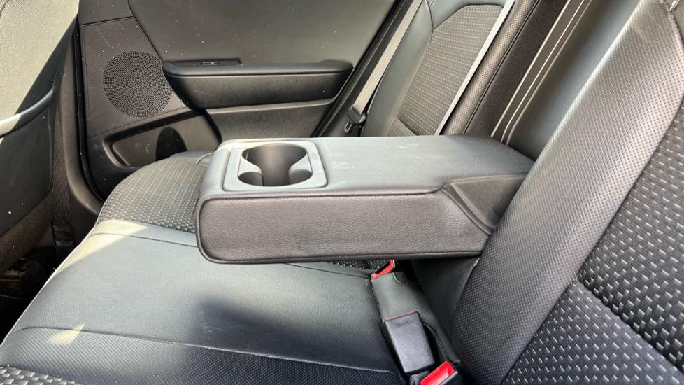 Rear Armrest/ Cup Holder