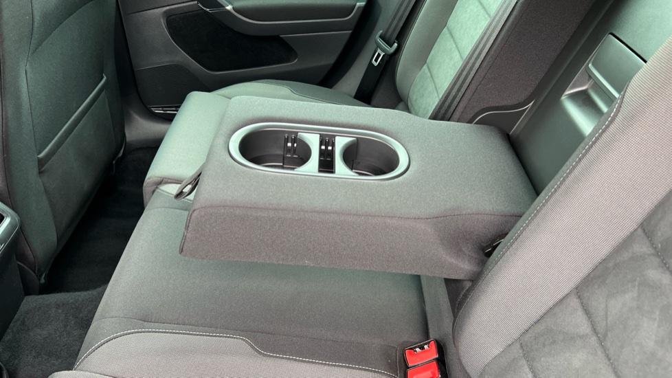 Rear Armrest/ Cup Holder