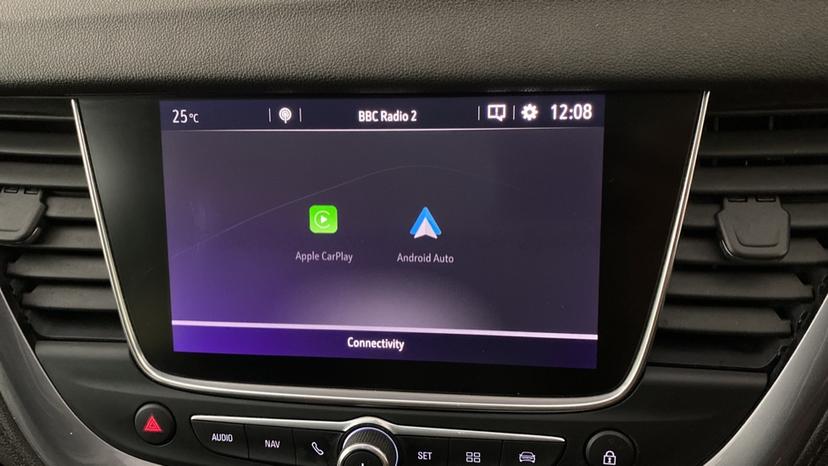 Apple CarPlay & Android Auto 