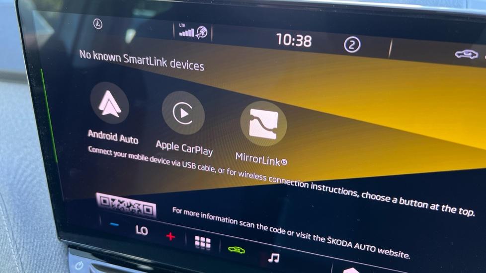 Apple CarPlay / Android Auto 