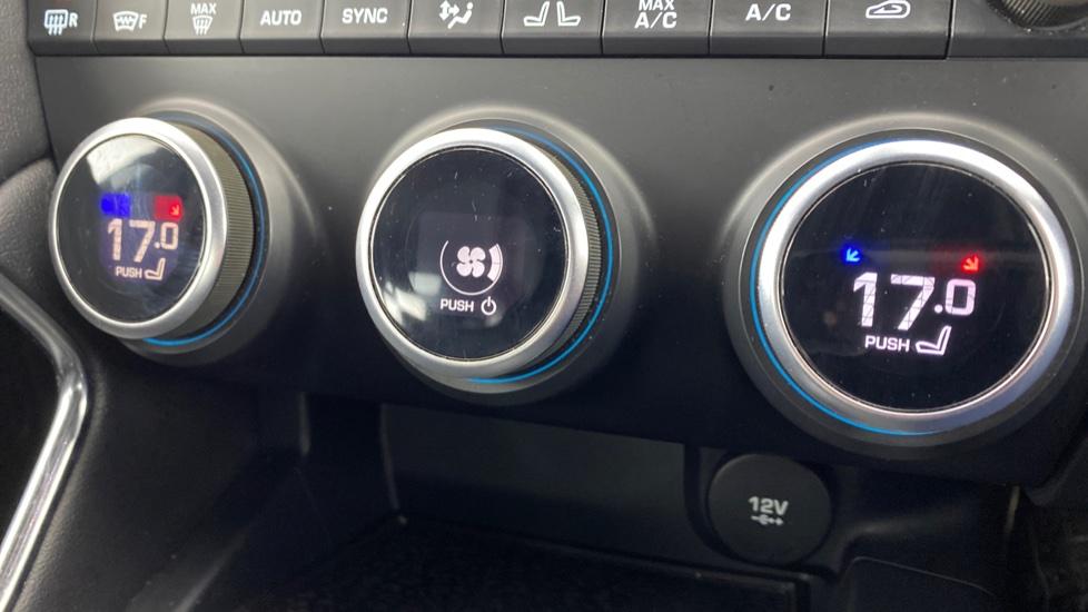 air conditioning and dual Climate control 