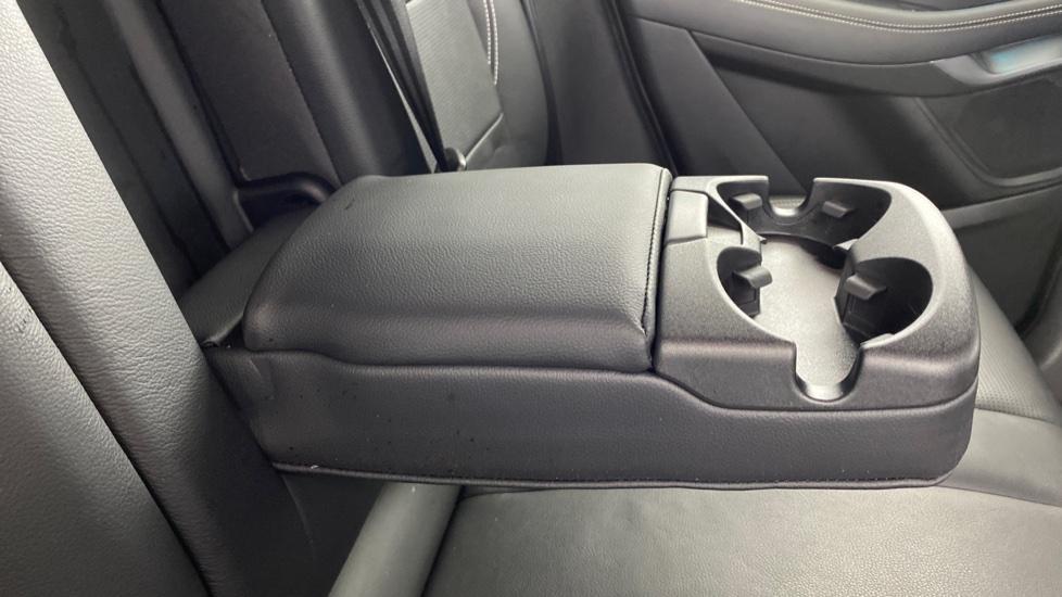 Rear Armrest/ Cup Holder