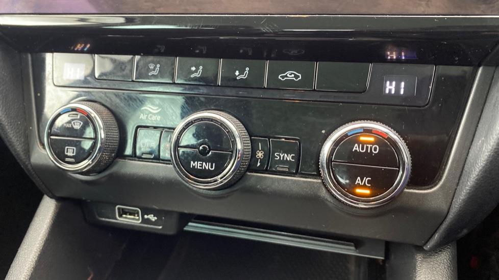 air conditioning and dual Climate control 