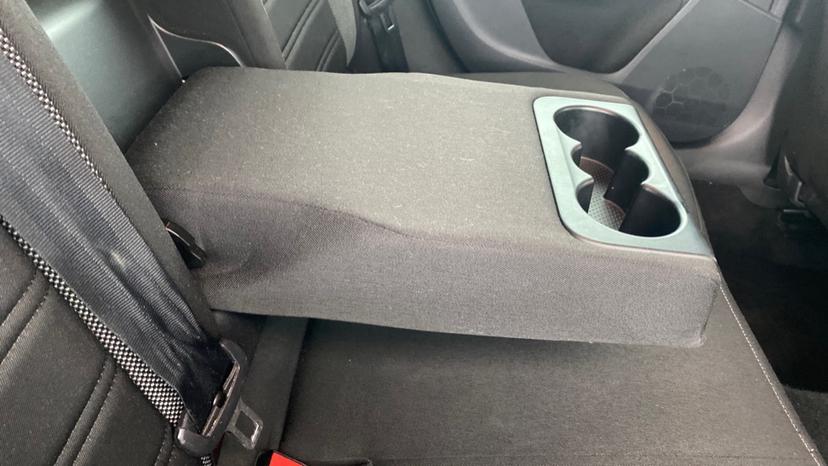 Rear Armrest/ Cup Holder