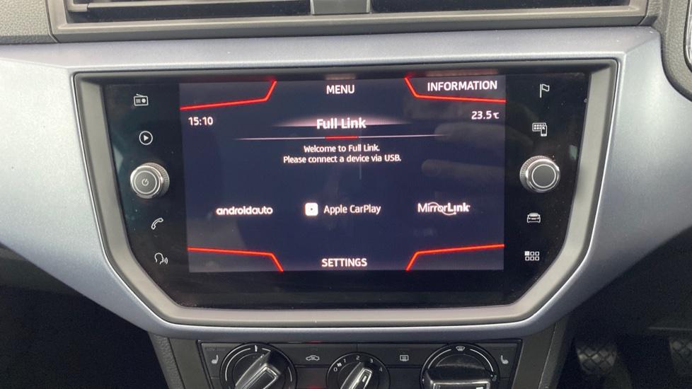 Apple Car Play & Android Auto