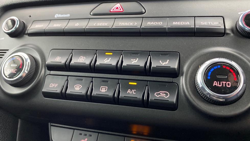 air conditioning and dual Climate control 