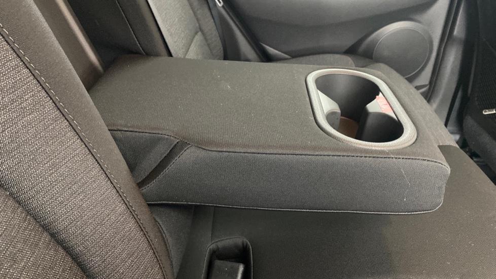 Rear Armrest/ Cup Holder