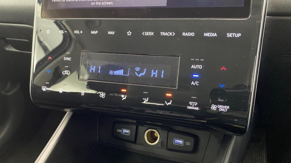 air conditioning and dual Climate control 