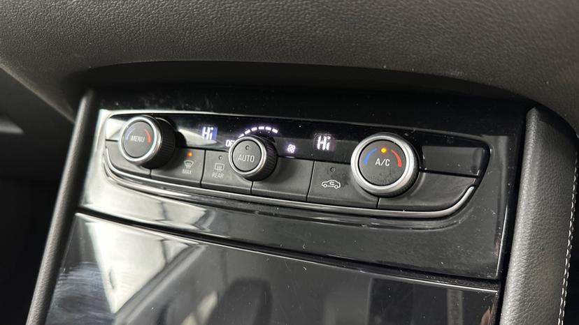 air conditioning and dual climate control 