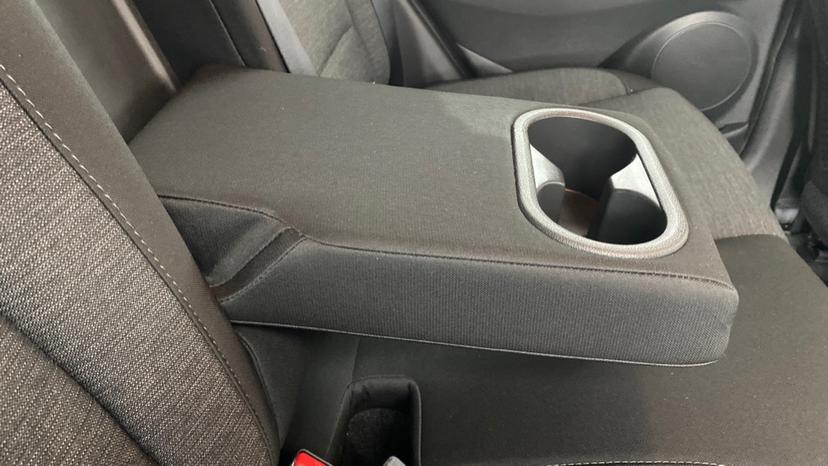 Rear Armrest/ Cup Holder