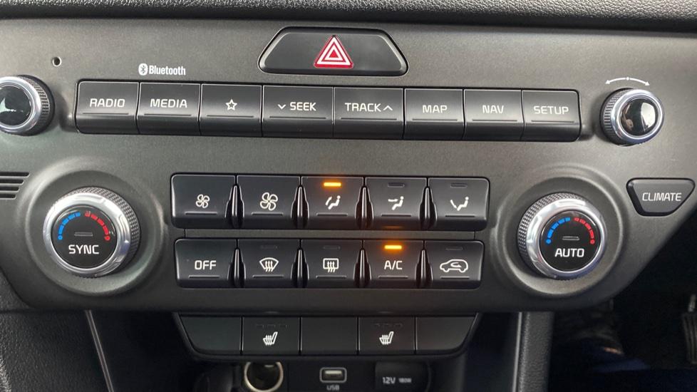 air conditioning and dual Climate control 