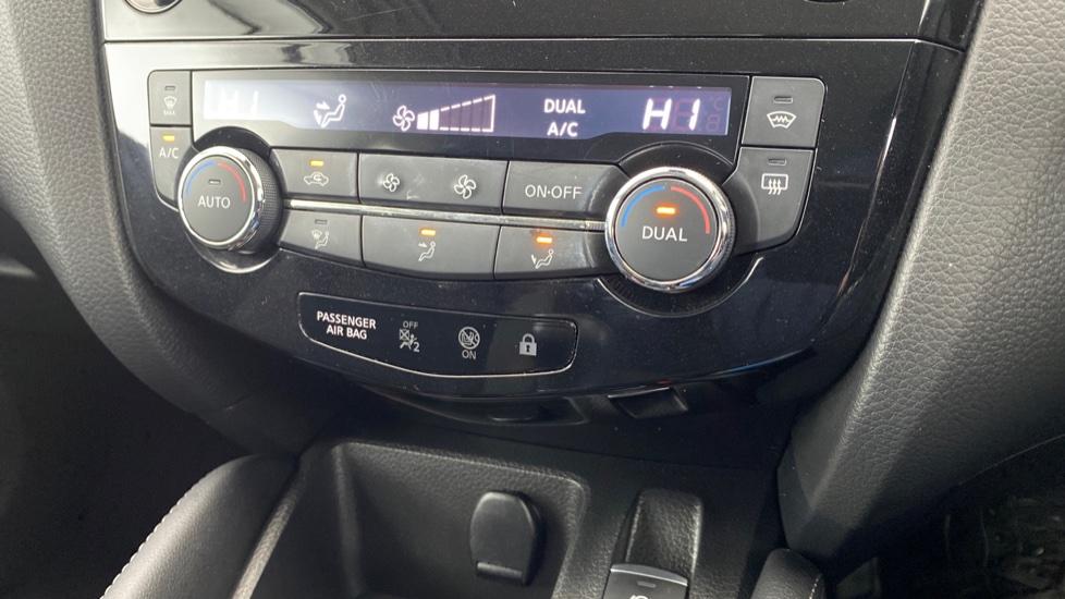 air conditioning and dual Climate control 