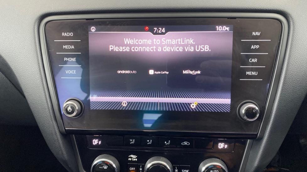 Apple Car Play & Android Auto