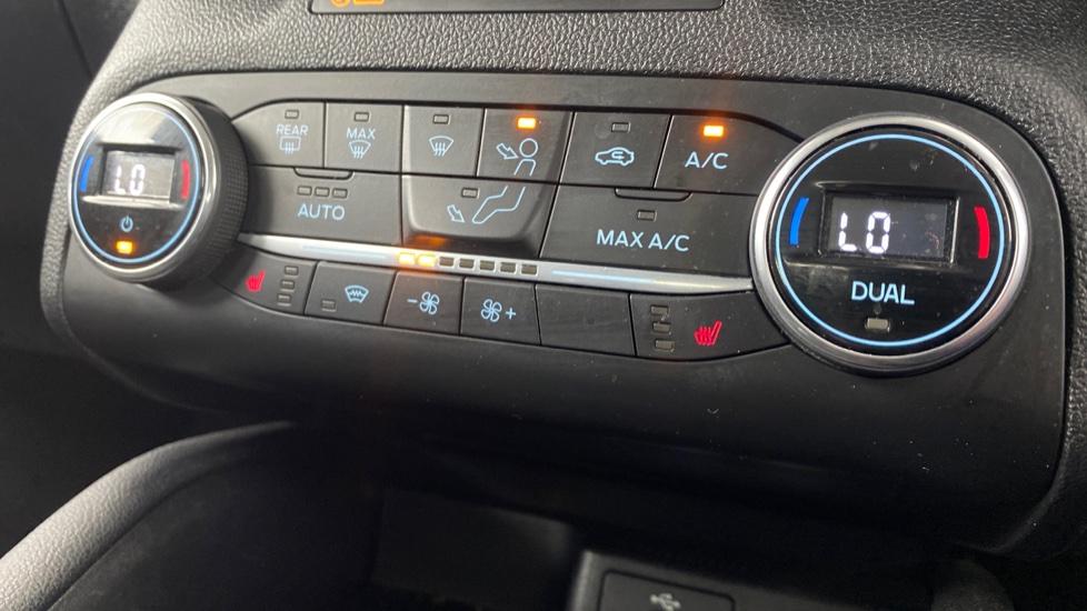 air conditioning and dual Climate control 