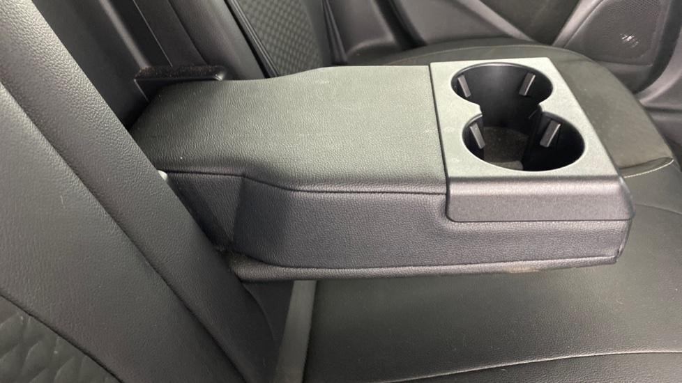 Rear Armrest/ Cup Holder