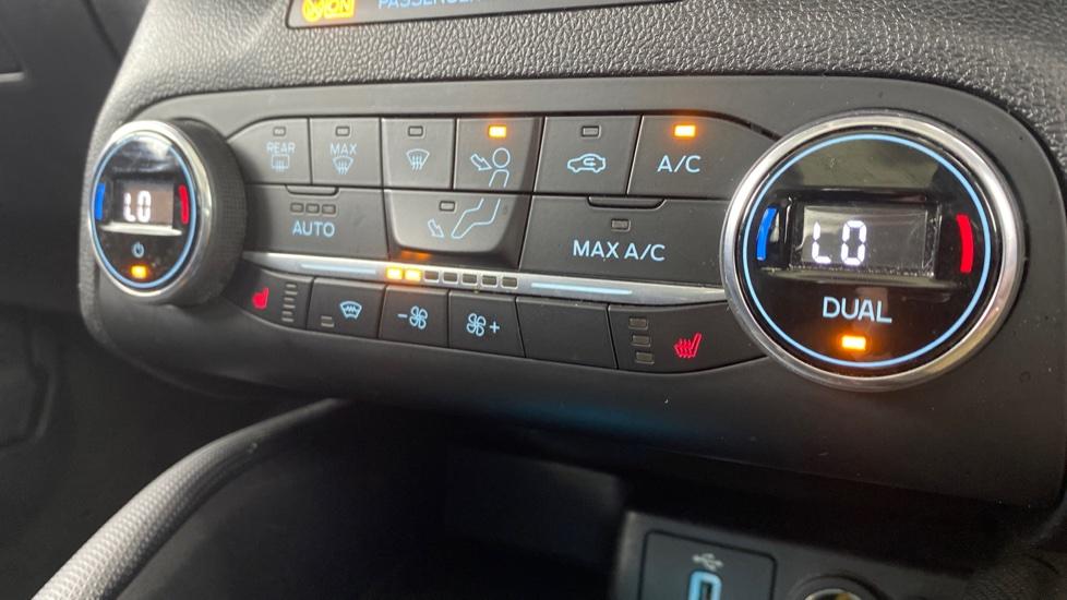 air conditioning and dual Climate control 