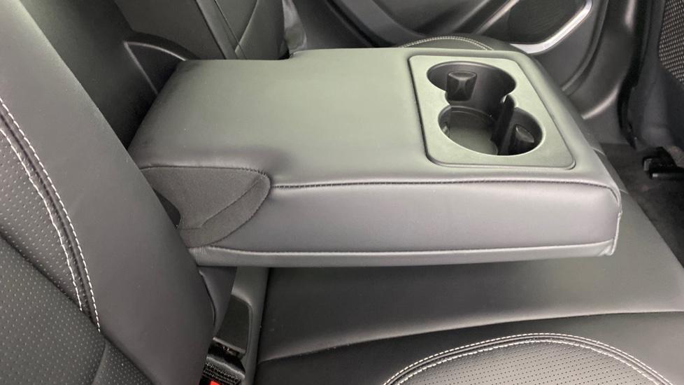 Rear Armrest/ Cup Holder