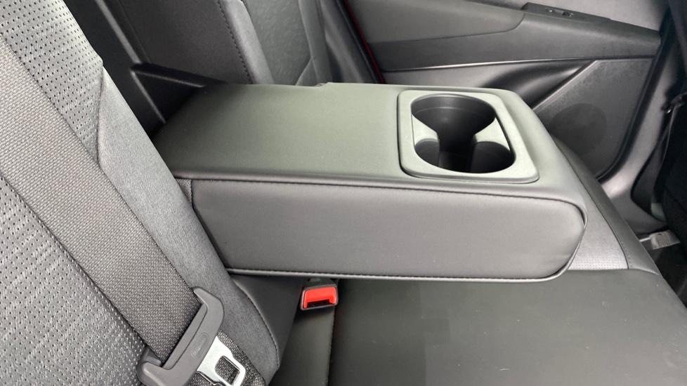 Rear Armrest/ Cup Holder