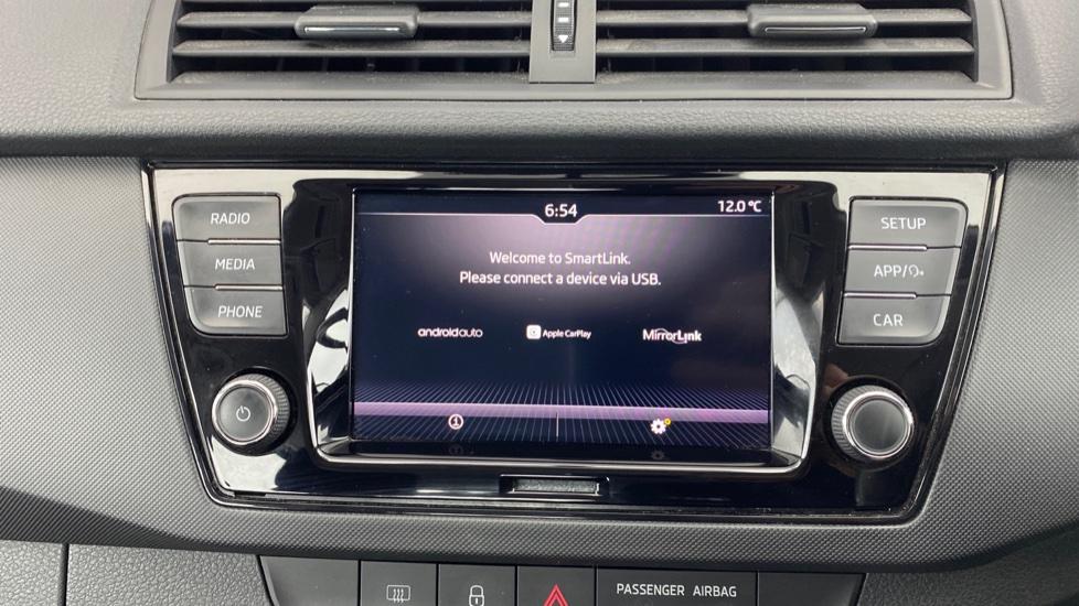 Apple Car Play & Android Auto