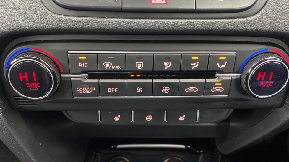 air conditioning and dual Climate control 