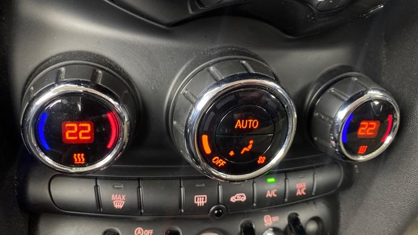 air conditioning and dual Climate control 