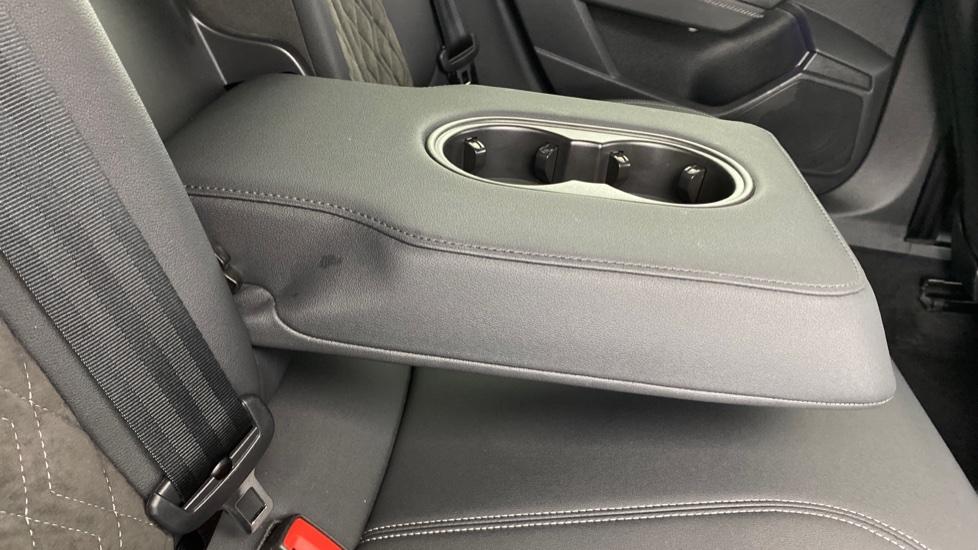 Rear Armrest/ Cup Holder